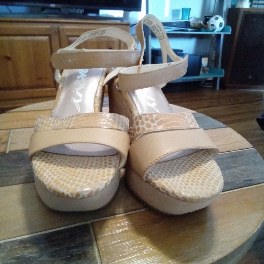 DKNY Leather Reptile Boho Yellow Wedge Sandals 3.5" Heel 1" Platform Size 8